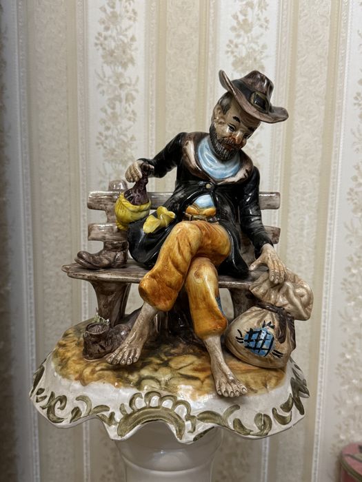 Statueta portelan Art Deco (figurina) Capodimonte Italy.