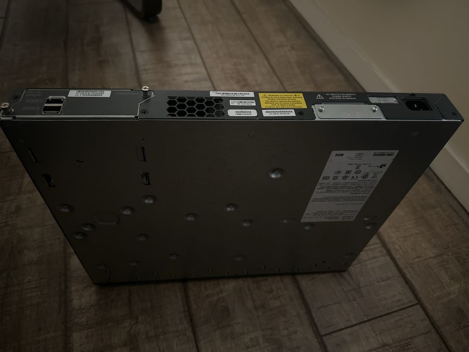 Switch Cisco Catalyst 2960 - X 24 porturi