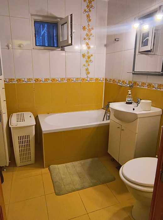 Închiriez apartamet