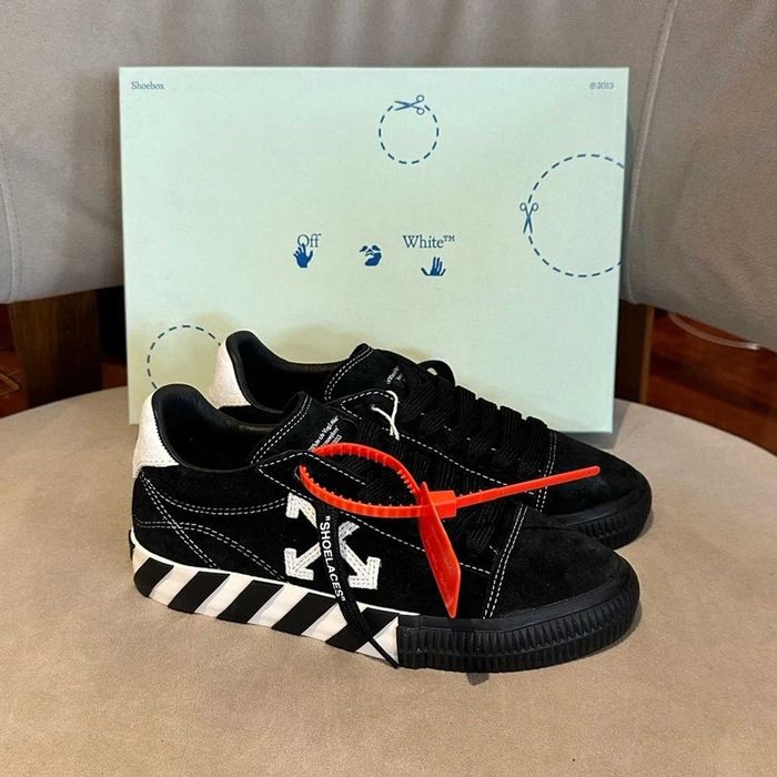 Vand OFF-WHITE black and white model de vara misto - toate marimile disponibile