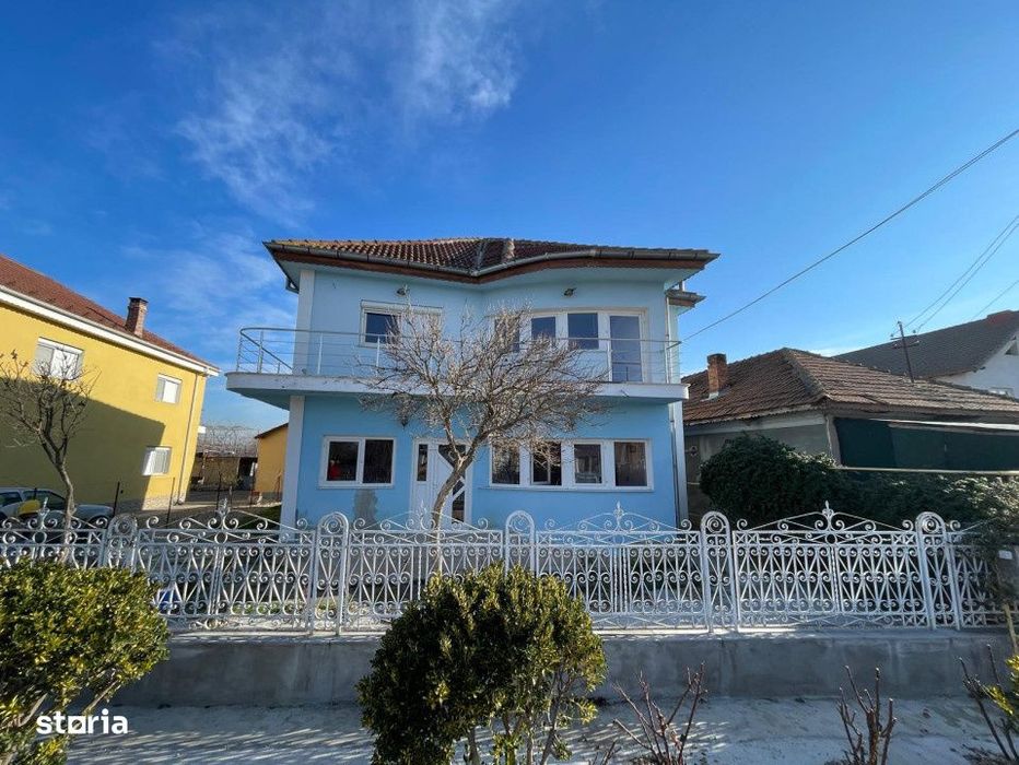 Casa impunatoare D+P+1 cu 709 mp teren si toate utilitatile in Balta V