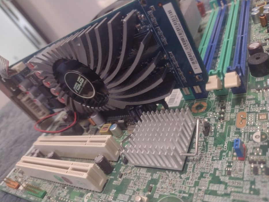 Kit gaming ;RAM ;placa video; placa de bază