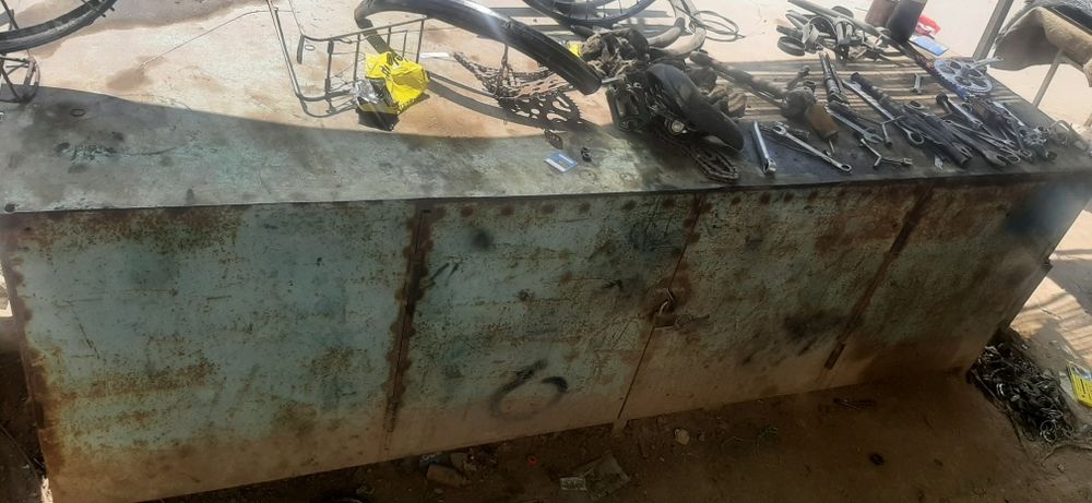 Темир СССР 2шт стол сатылады