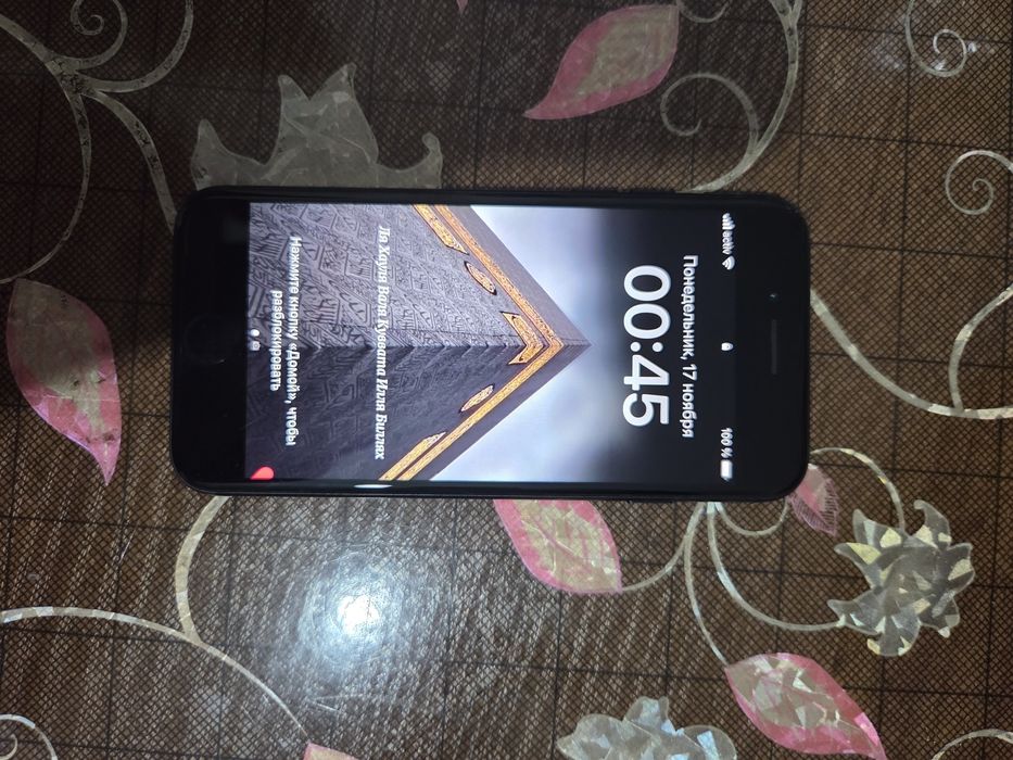 iPhone SE черный глянцевый