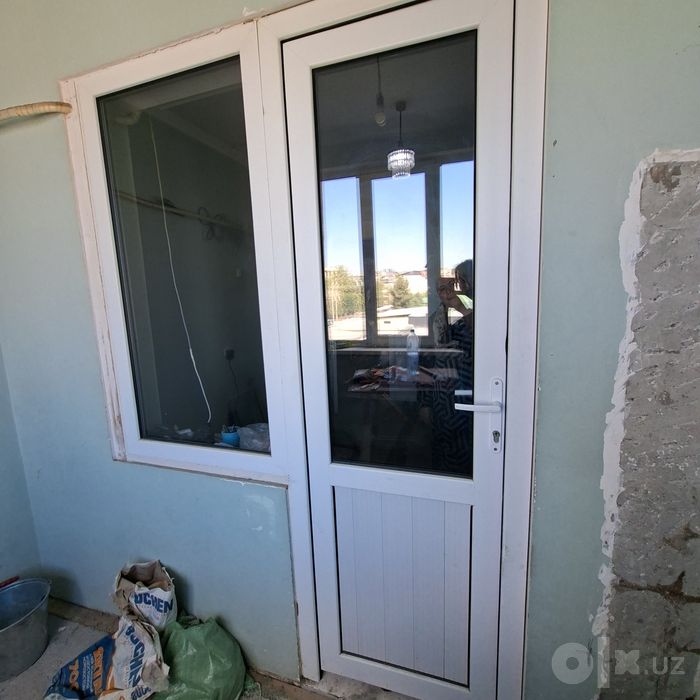 Продается окно с дверю