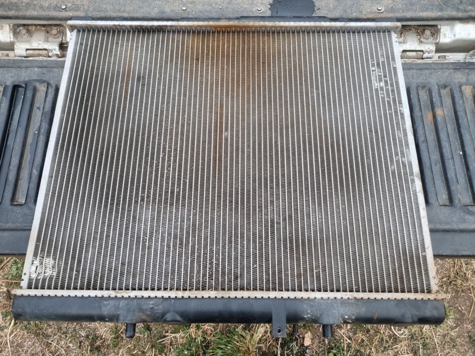 Vând radiator răcire apă,