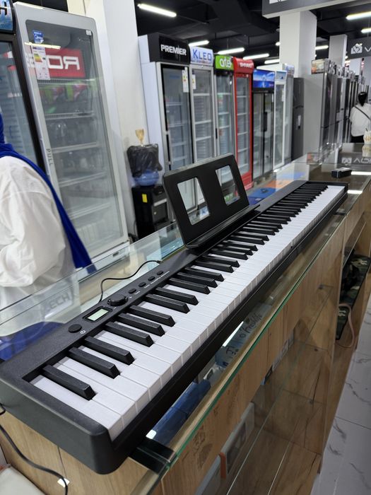 Elektron pianino 88 klavishli yangi hamma narsasi qoshb beriladi