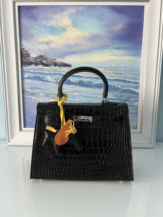 Дамска чанта – HRMS + подарък