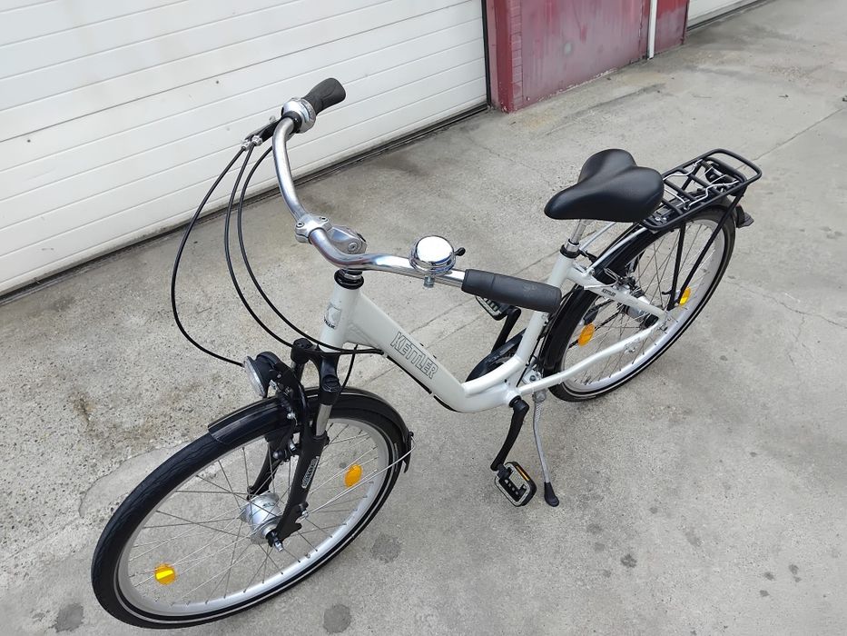 Vând bicicleta din aluminiu pentru damă