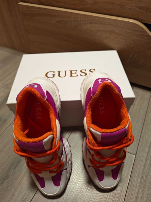 Чисто нови маратонки GUESS