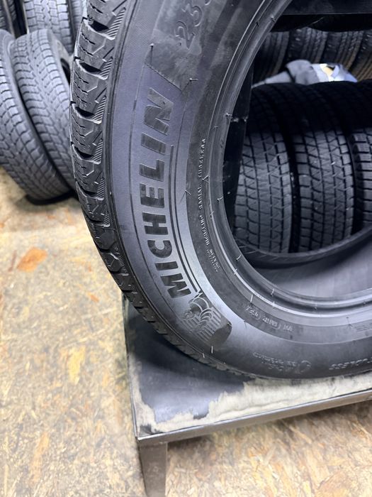 MICHELIN orginal 235/65/17 made in CANADA