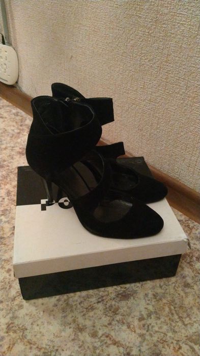 Продам замшевую обувь