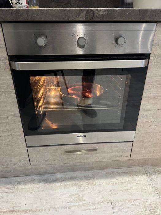Фурна за вграждане Beko.