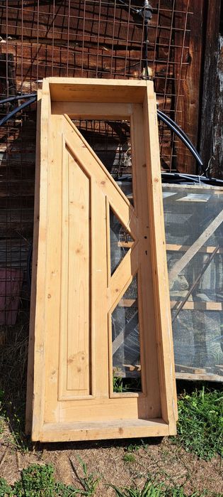 Usa lemn masiva din lemn