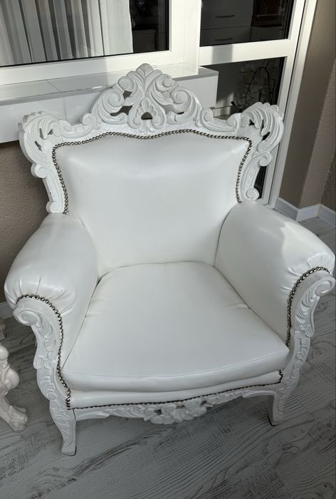 Продавам комплект столове