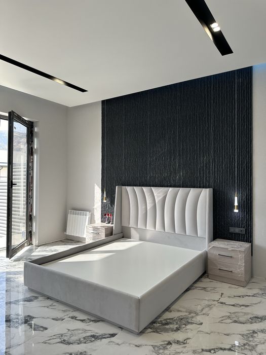 Двухспальный кровать с мягким изголовьем и бортами