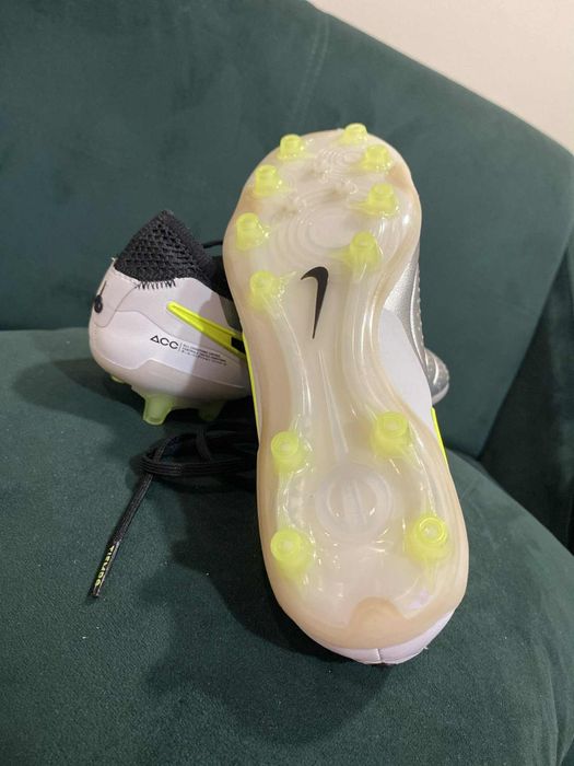 Футболни обувки NIKE LEGEND 10 ELITE FG