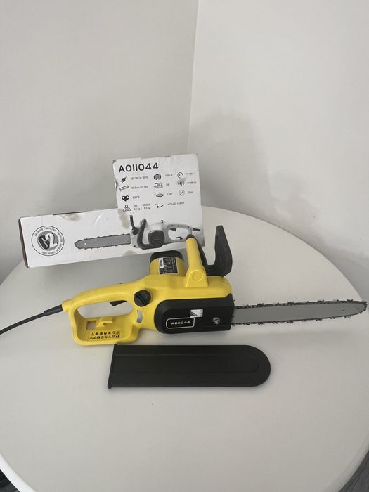 Fierastrau electric, 1800 w, lama de 35 cm, 4,5 kg!