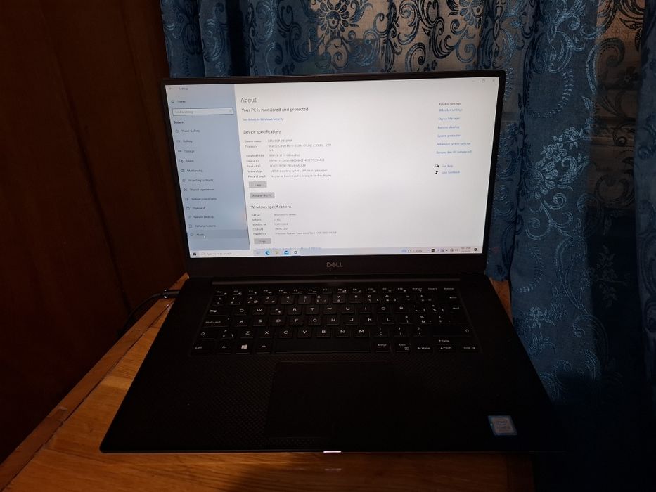 laptop DELL XPS 9570 I5 8300H ( GTX 1050 )