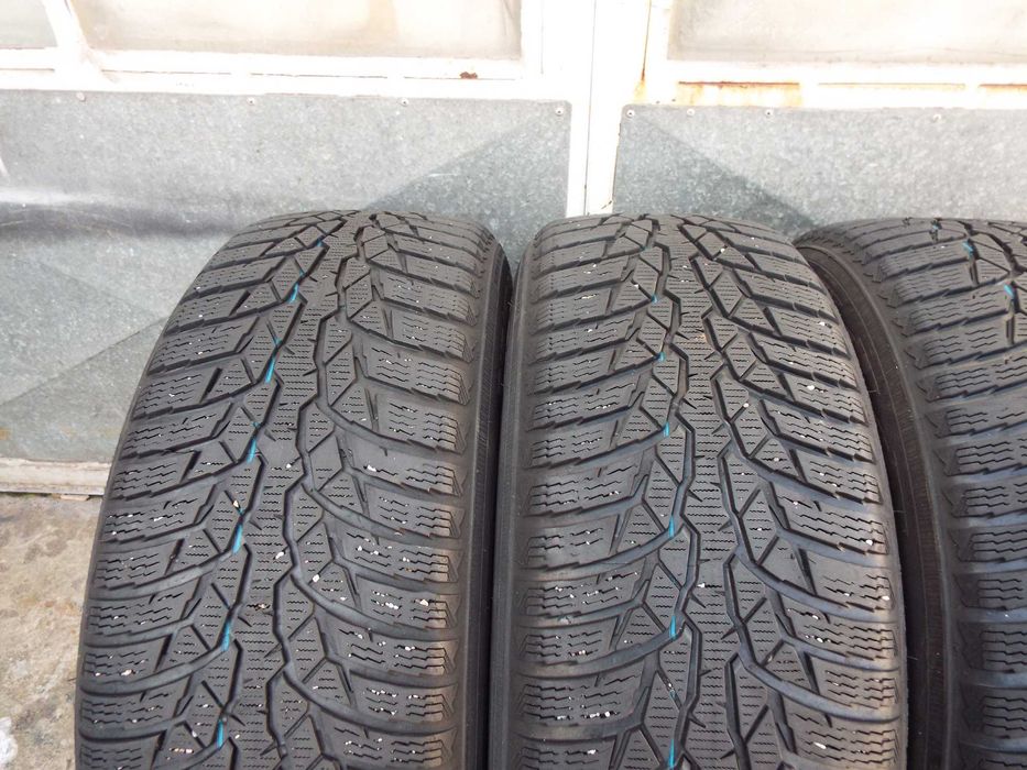 vand 4 anvelope de iarna 215/60/16 nokian wrd4 pret 500lei toate4