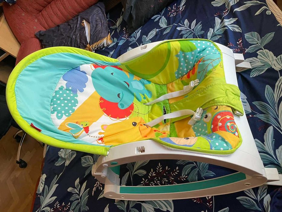 Бебешки шезлонг/столче с вибрация на Fisher Price.