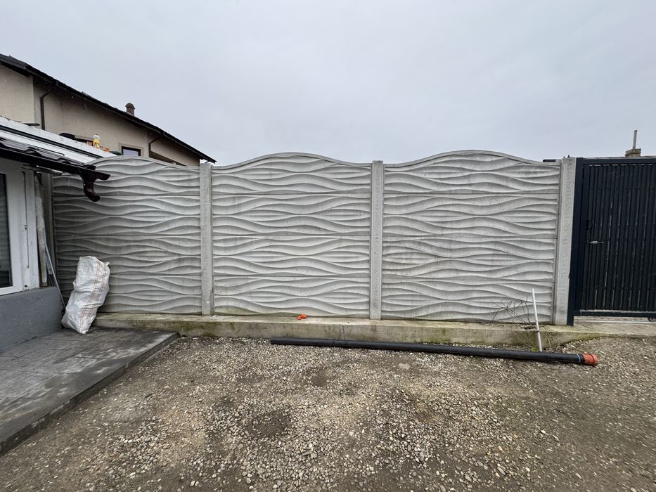 Poarta culisanta + gard beton decorativ