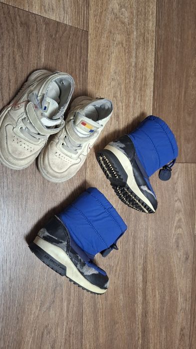 Тёплые сапожки и кроссовки. 24р