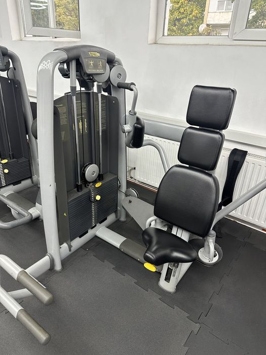 Technogym Selection – 10 aparate piept, spate, umeri și brațe