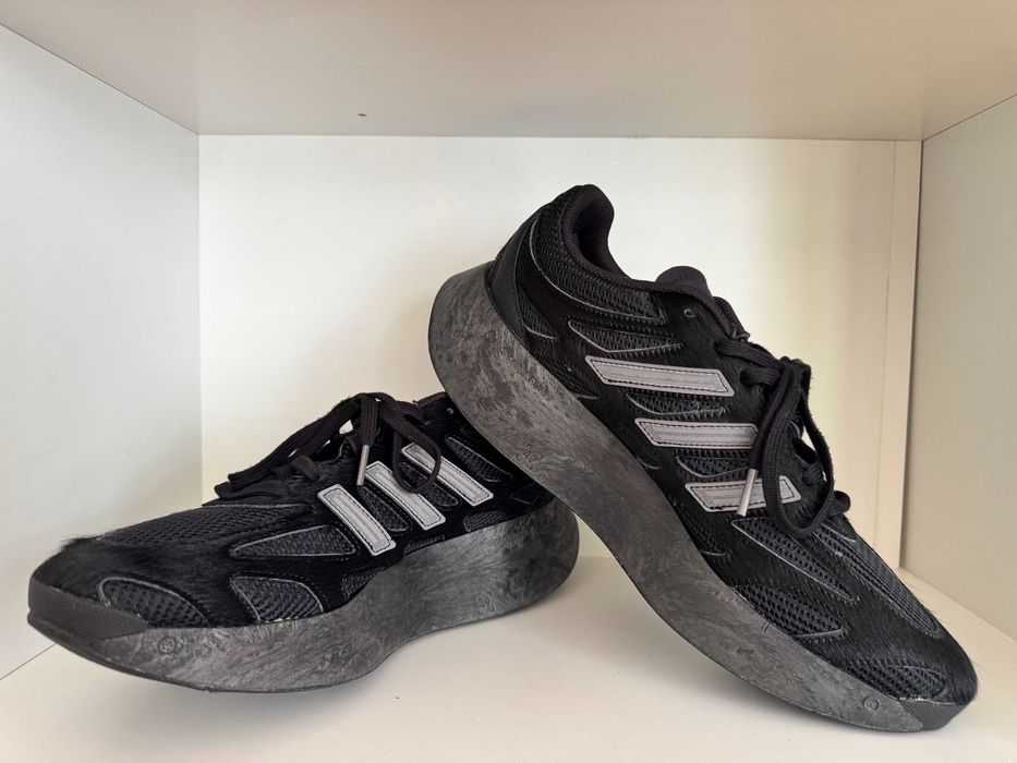 Adidas Adizero Aruku – Core Black/Carbon/Iron Metallic – Mărimea 45 1/3 – Model deosebit, ocazie unică – 290 lei