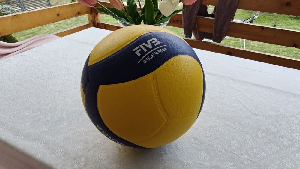 Minge volei MIKASA V330W ca și noua