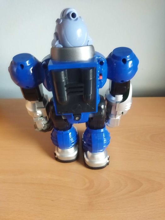 Робот издаващ звук, светлина