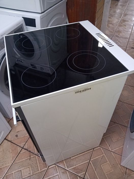 Свободно стояща печка с керамичен плот GRAM  с две години ГАРАНЦИЯ!