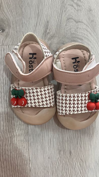 Продам обувь на девочку размер 17-21