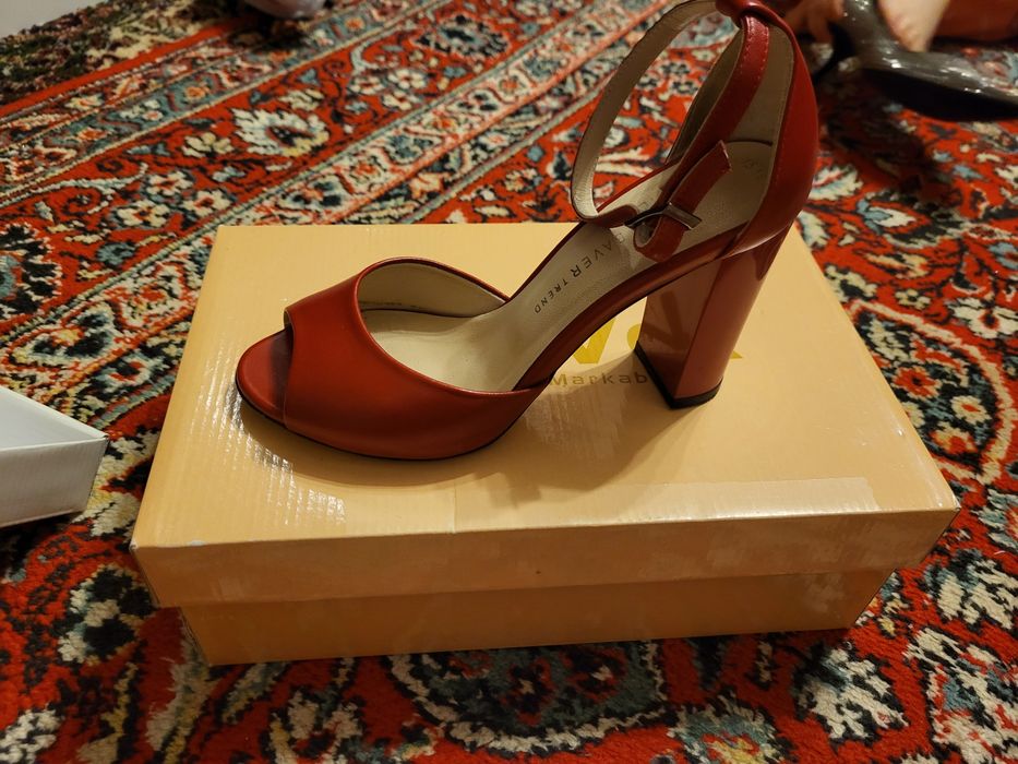 Продается женская обувь