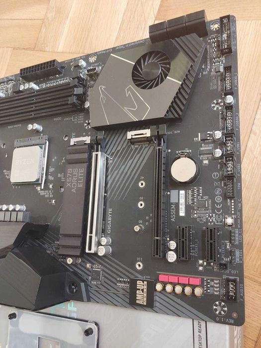 AMD Ryzen 7 5800X + Gigabyte X570 Aorus Elite