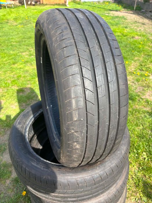 Vând cauciucuri Goodyear 215/50/R18