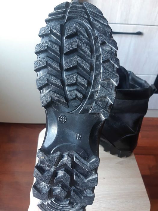 Ботинки с высокими берцами