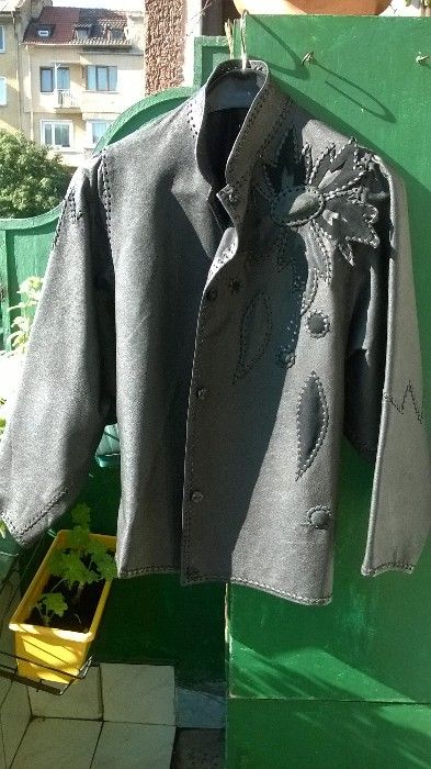 Продавам ръчно изработени дрехи от естествеа кожа