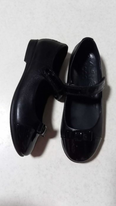 НОВЫЕ  КОЖАНЫЕ туфельки Ecco  для девочки в школу