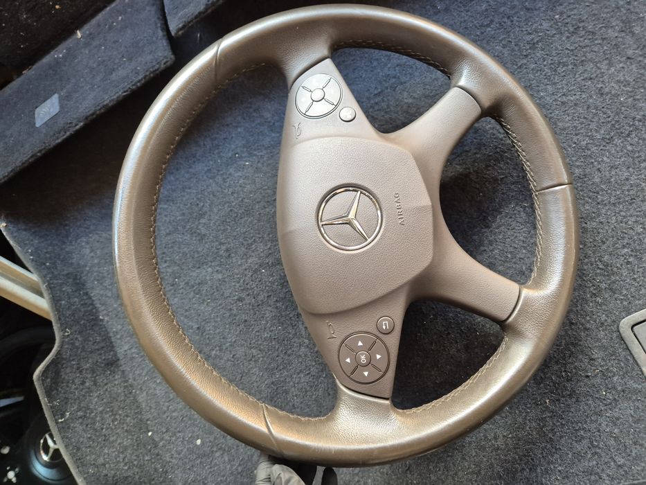 Кафяв волан за Мерцедес Ц класа W204