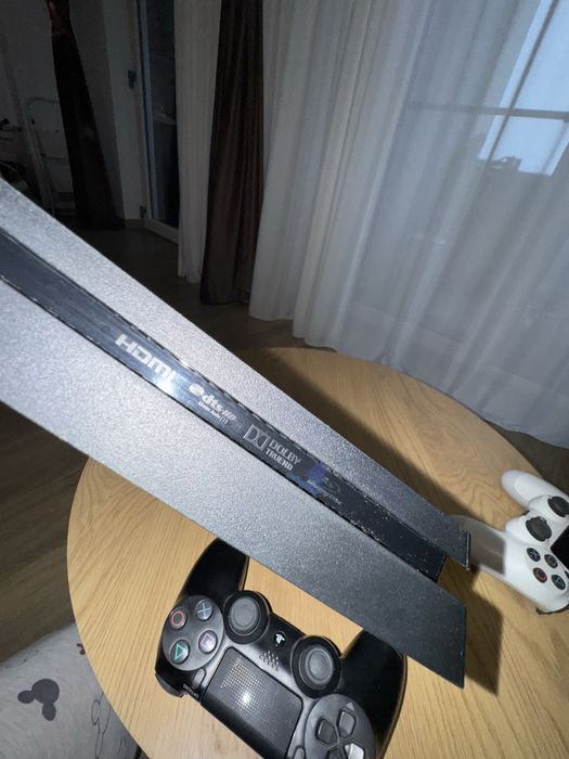 Play Station 4 cu 2 manete Sony