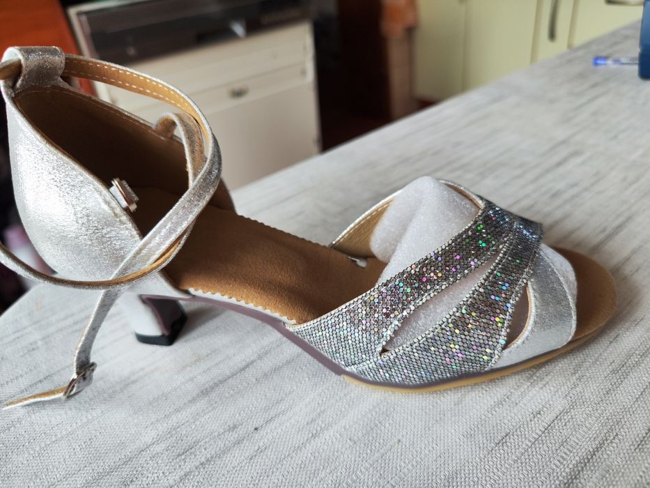 Елегантни дамски обувки 38 номер