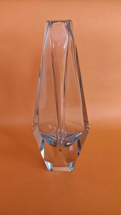 Елегантна ваза от кристал Мурано