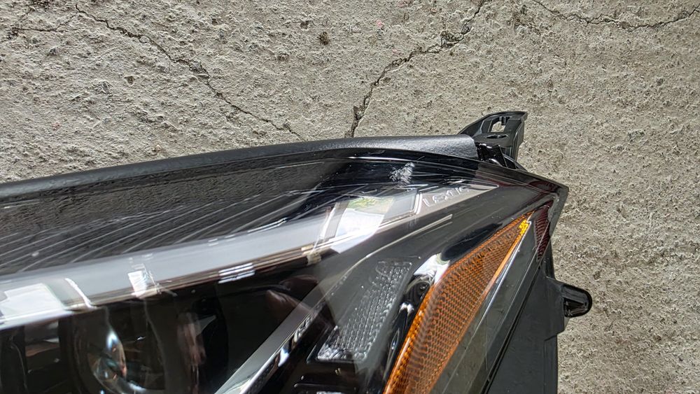 Решетка, фарове и спойлер за Lexus UX