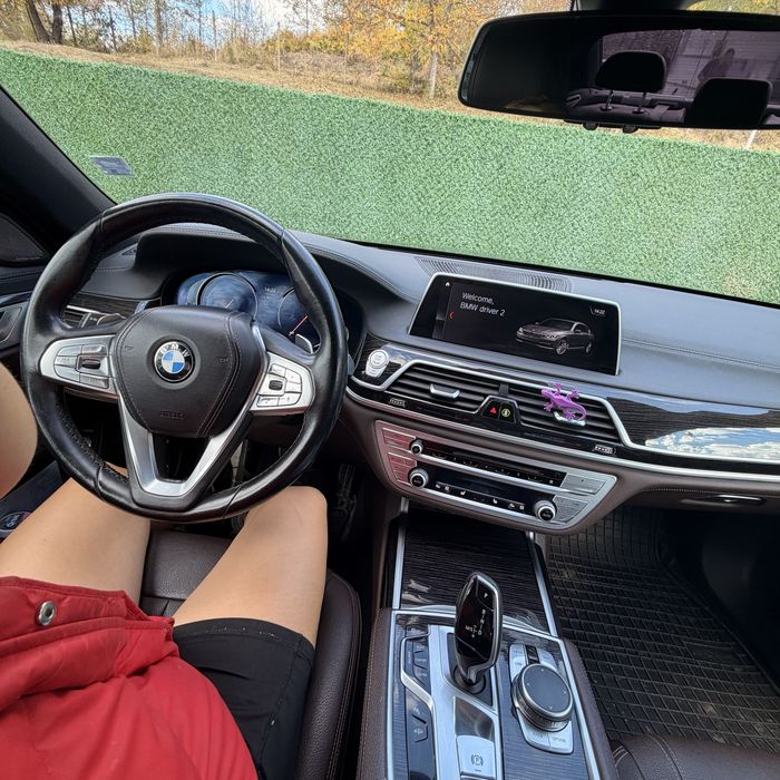 BMW 740i G12 2019 година