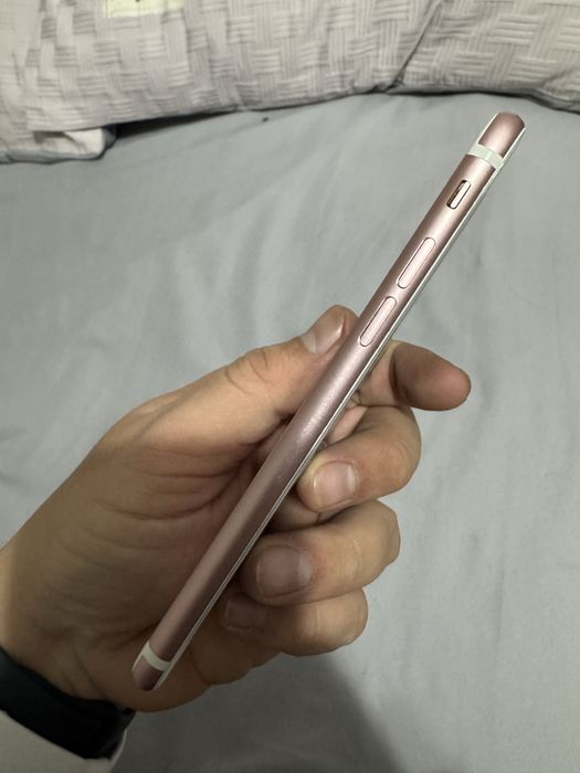 iPhone 7 32gb в отличном состоянии