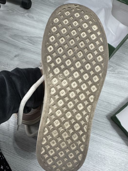 Продаются женские Кроссовки