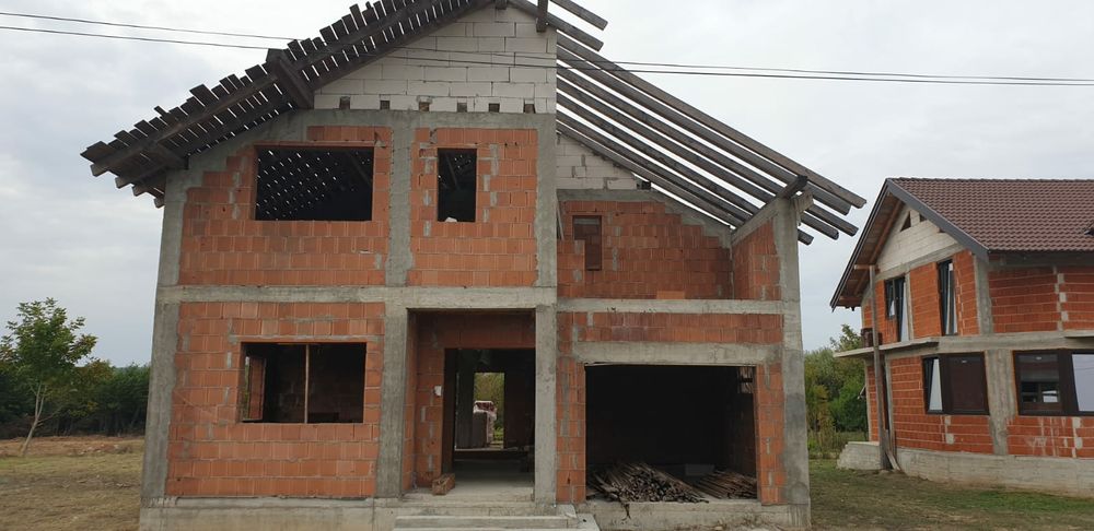 Casa  la rosu Ineu de Cris Bihor