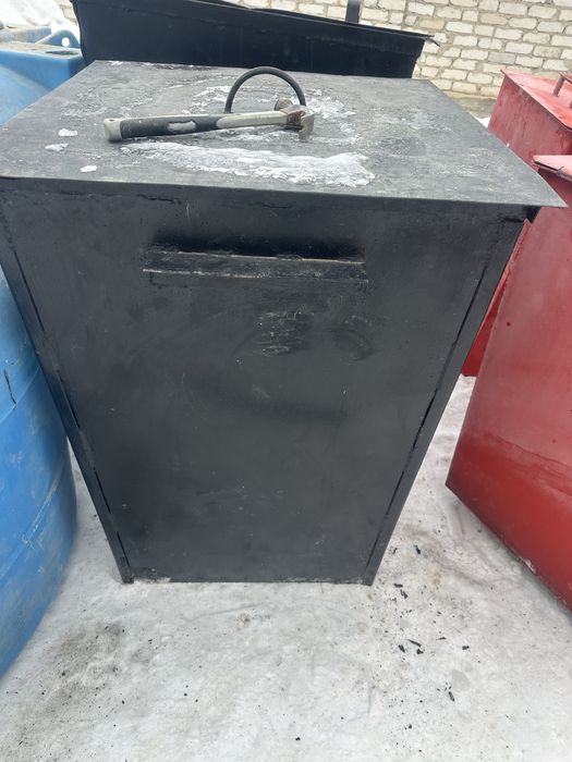 Срочно продается мусорной контейнеры