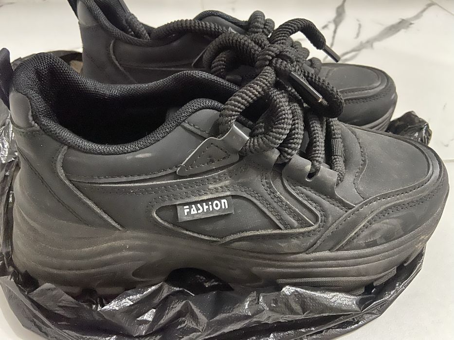 Продам обувь 2000тг